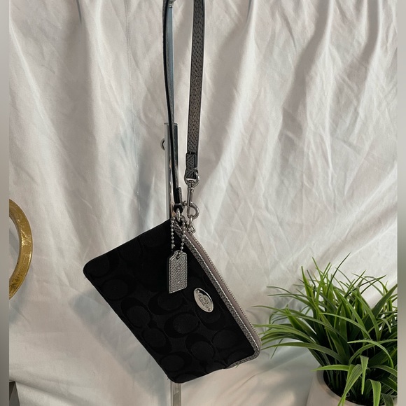 Coach Wristlet Canvas Black Monogram - Picture 1 of 7